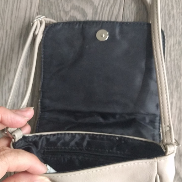 Mini bag by Kenneth Cole reaction 🌼 - Picture 7 of 8